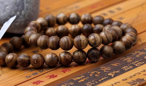 戴沉香手串对身体有什么好处