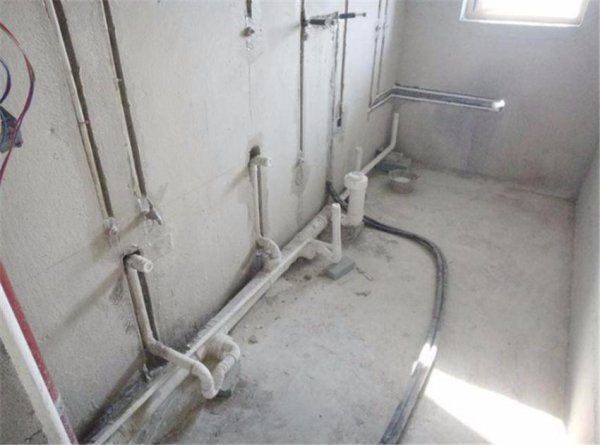 墙排水和地排水哪个好