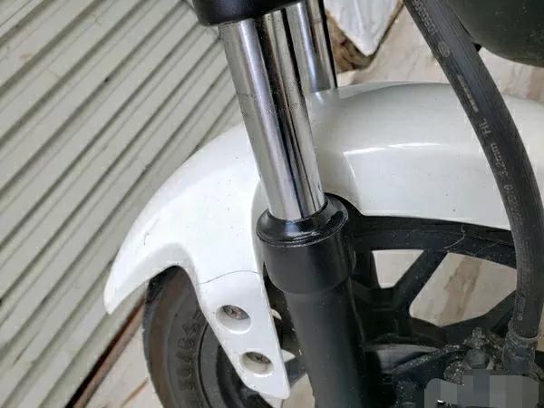 摩托车减震器漏油怎么修理图解