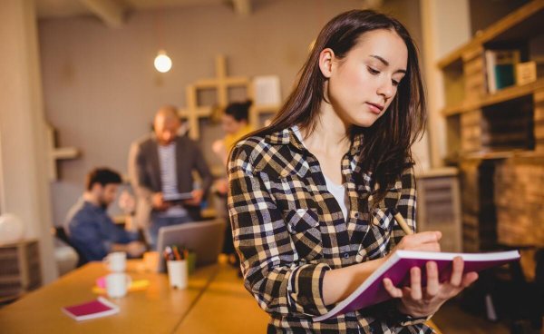 记者一个月工资多少钱