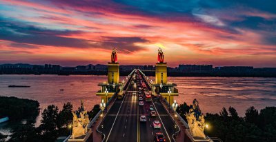 南京和苏州哪个发达 哪个城市的经济实力更强