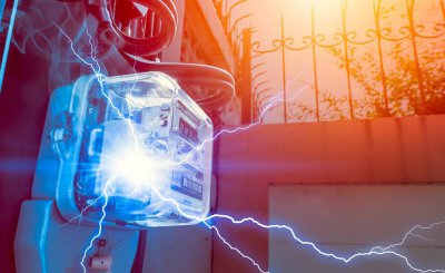 电的传播速度是每秒多少千米 电的传播速度是光速吗