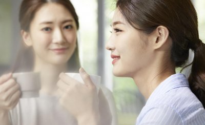 一天不洗头就很油要天天洗吗 减少头皮出油的小妙招