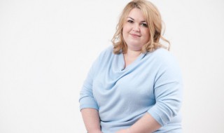 小个子胖女生适合穿什么样的衣服 个子矮又胖的女生适合什么衣服