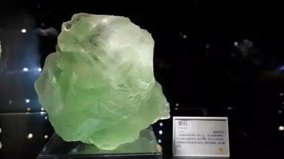 萤石什么颜色最值钱 什么颜色材质的水晶萤石比较珍贵