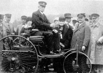 第一辆汽车是福特还是奔驰 世界第一辆汽车是哪个品牌
