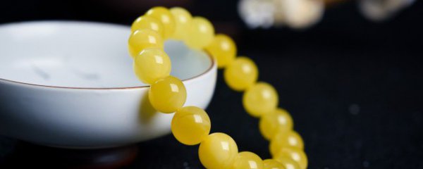 女生戴琥珀有什么好处