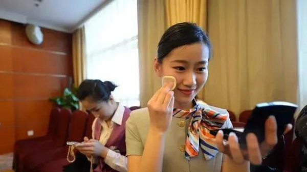 当空姐一个月多少钱工资