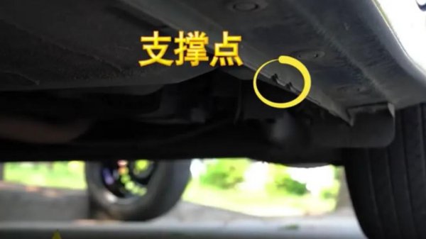 汽车轮胎螺丝往哪个方向是松的