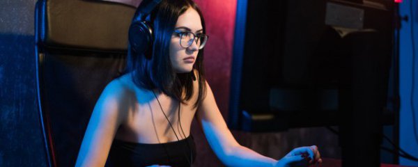 电脑屏幕不亮怎么办