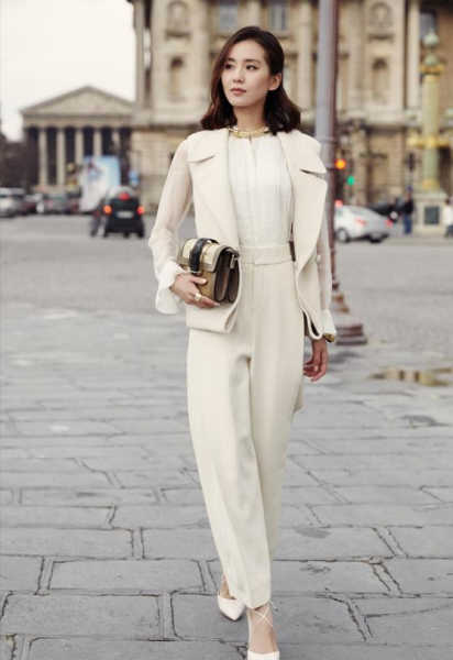 黑色皮肤适合什么颜色的衣服