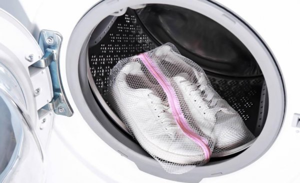 白皮鞋脏了用什么清洁才能洗白