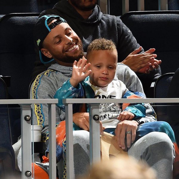 库里全名是什么名字