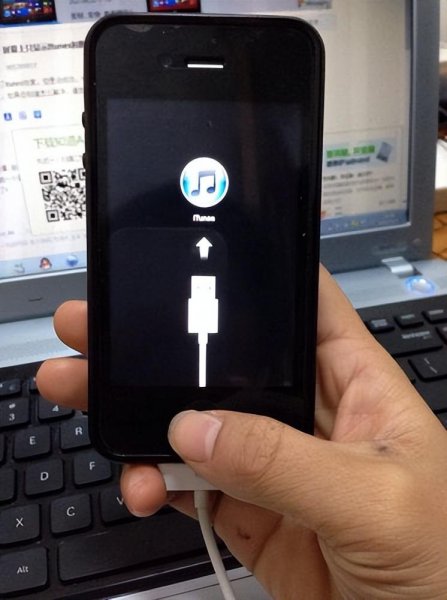 苹果屏幕出现竖条纹什么原因