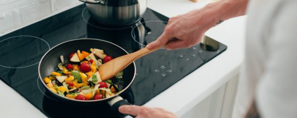 炒菜什么时候放酱油