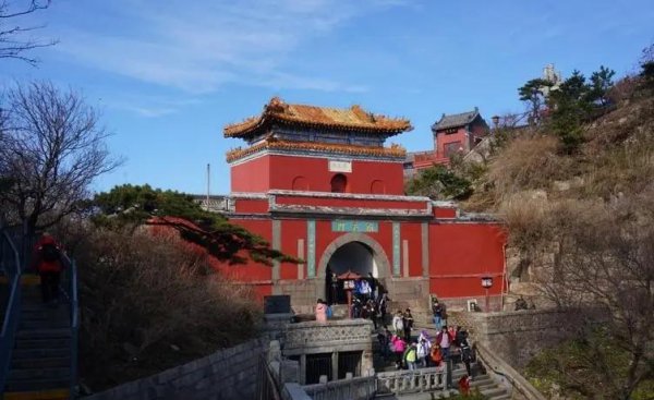 山东泰山海拔多少米