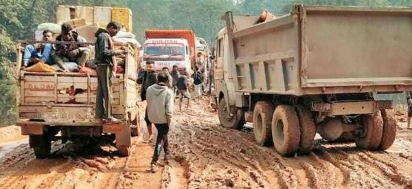 车陷在泥坑里出不来怎么办