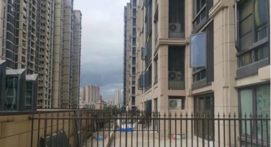 千万不要买带露台的二楼房子