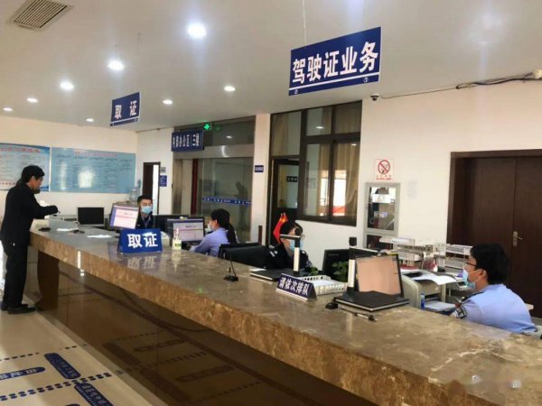 新手驾驶证满一年需要换证吗