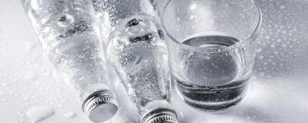 订婚情侣杯子刻什么字