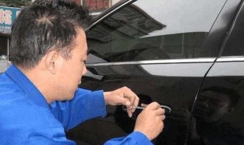 汽车钥匙锁车里有什么办法拿出来