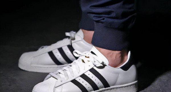 阿迪达斯贝壳鞋