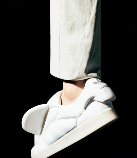 阿迪达斯贝壳鞋