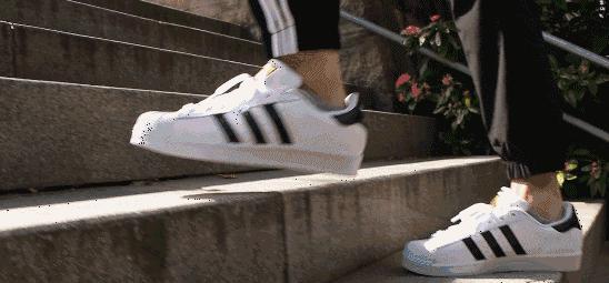 阿迪达斯贝壳鞋