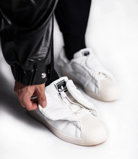 阿迪达斯贝壳鞋