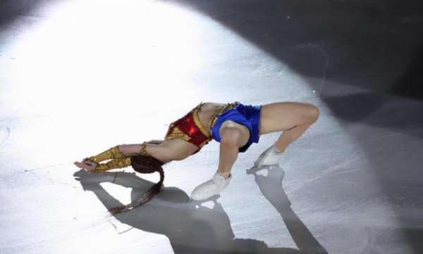 滑冰运动员特鲁索娃cos神奇女侠介绍