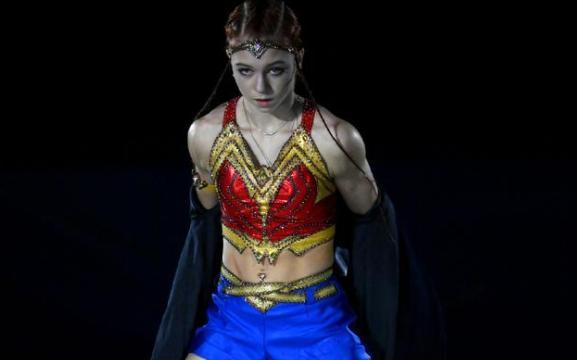 滑冰运动员特鲁索娃cos神奇女侠介绍