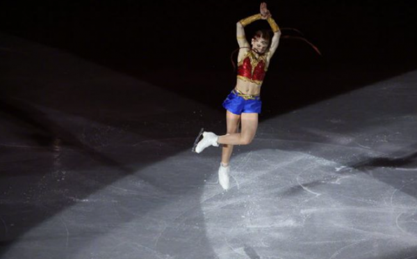 滑冰运动员特鲁索娃cos神奇女侠介绍