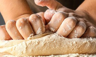 在家做蛋糕烤箱和面的方法 初学者用烤箱做面蛋糕的制作方法