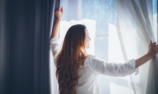 冬天窗户上有水怎么办 如何解决冬天窗户上有水