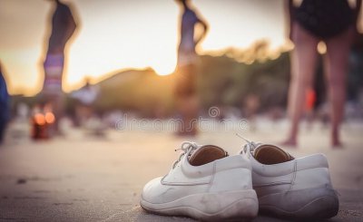 白皮鞋脏了用什么清洁才能洗白 白色皮鞋清洗和保养小窍门