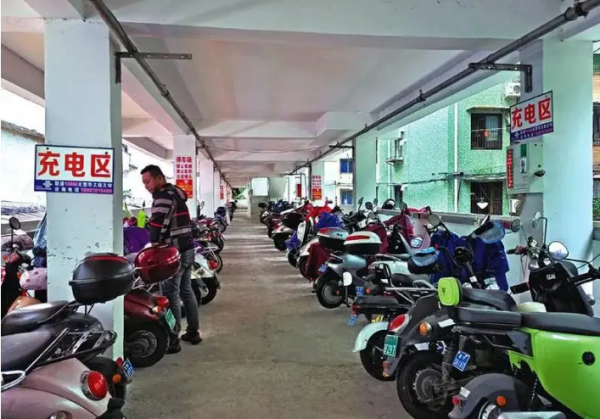 电动车冬天续航短一半正常吗