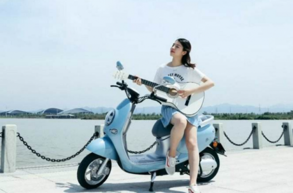 电动车冬天续航短一半正常吗