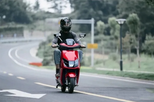 电动车冬天续航短一半正常吗