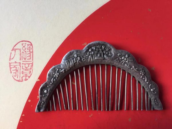 长期用银梳子梳头有害处吗