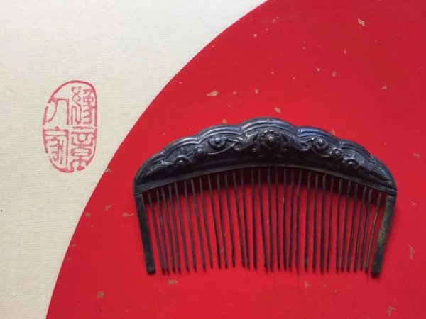 长期用银梳子梳头有害处吗