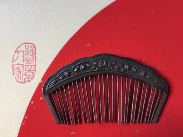 长期用银梳子梳头有害处吗