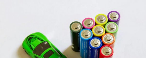 电池是什么材料制成的