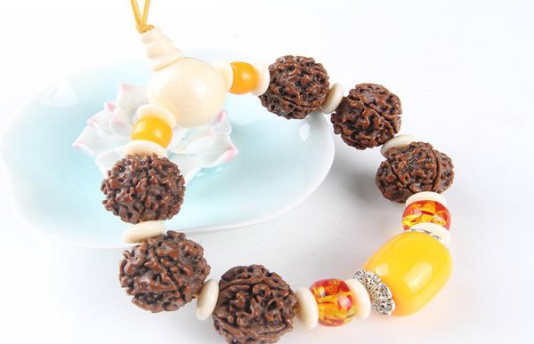 手链珠子一般要串几个最好