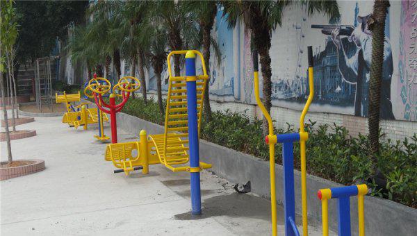 公园里的健身器材有哪些名称