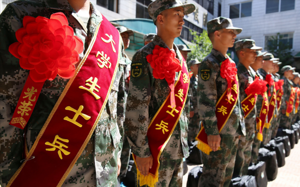 为什么大二当兵最划算