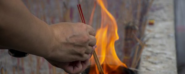 清明去上坟死去亲人能看到吗