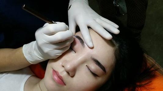 左眉毛有一根特别长是什么意思