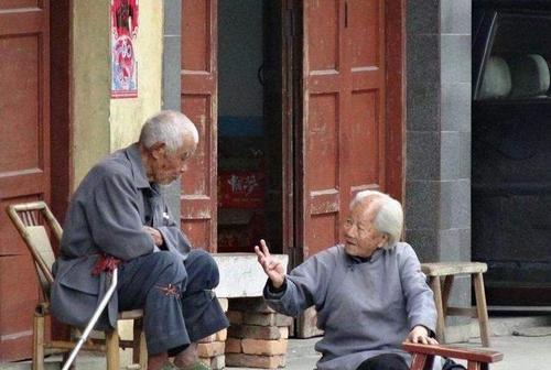 左眉毛有一根特别长是什么意思