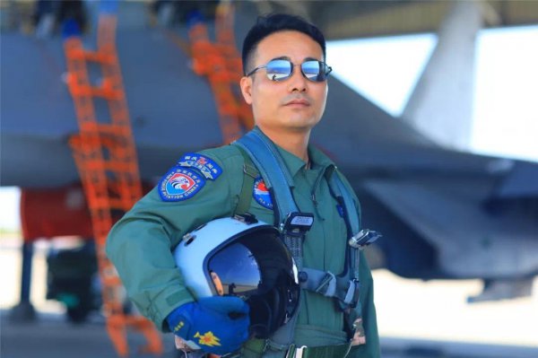 飞行员视力要求