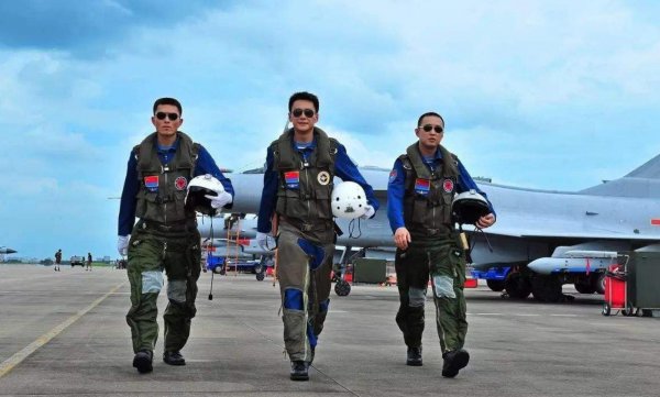 飞行员视力要求